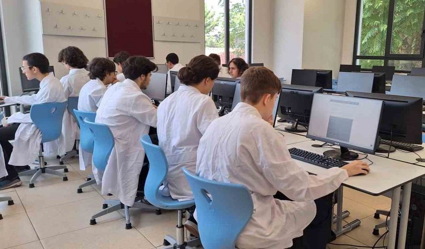 Zeytinburnu’nda bulunan Büyükyalı Mesleki ve Teknik Anadolu Lisesi yeni eğitim döneminde öğrencilerini bekliyor