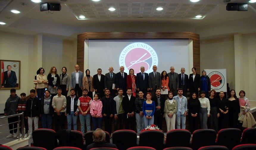 Kastamonu Üniversitesi’nde Cumhuriyet konuşuldu