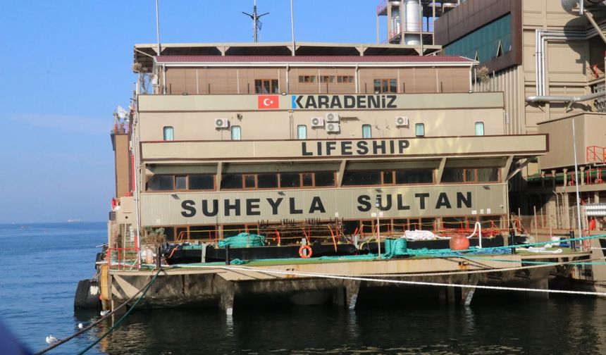 Hatay'da depremzedelere barınma hizmeti veren gemi Yalova'da bakıma alındı