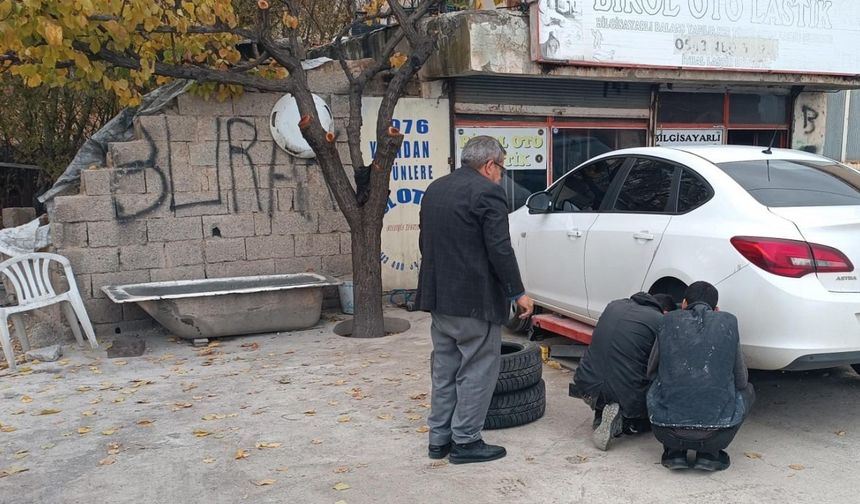 Oto lastikçilerde kış lastiği yoğunluğu