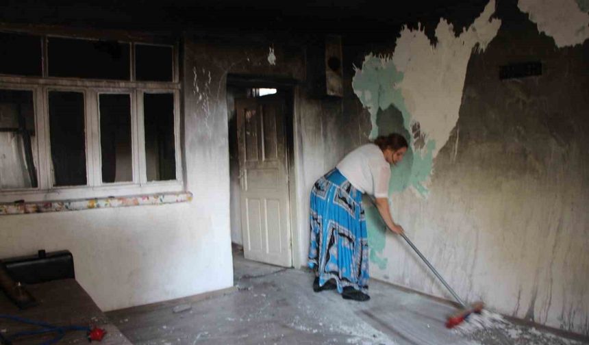 Yangında bütün eşyaları yanan 3 çocuk annesi kadın yardım bekliyor