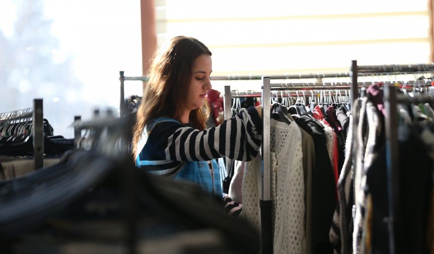 Çanakkale'de üniversite öğrencileri ihtiyaçlarını "ÇOMÜ Butik"ten ücretsiz karşılıyor