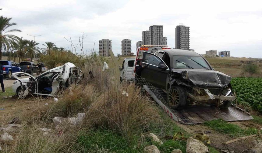 14 yaşındaki sürücü cipiyle otomobile çarptı: 1 ölü