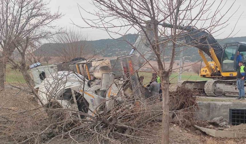 Adıyaman’da beton mikseri devrildi