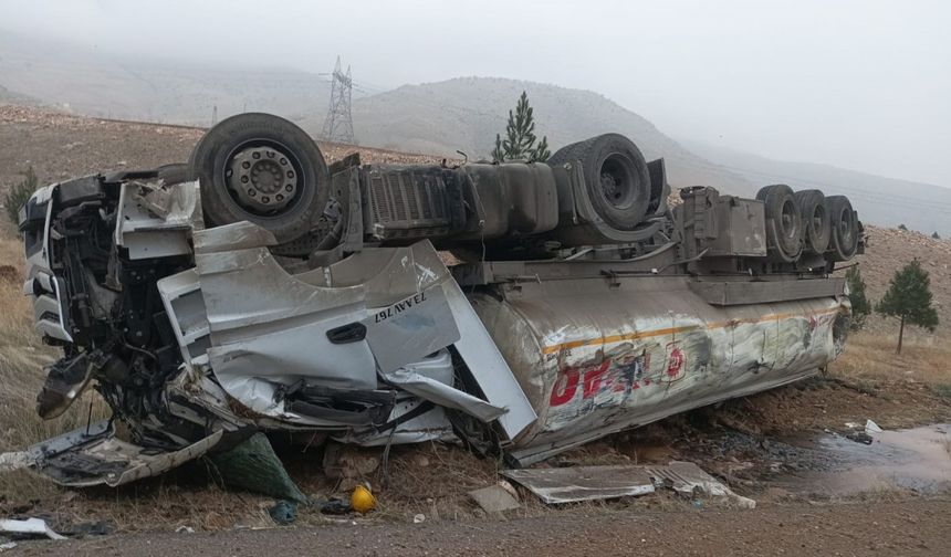 Batman’da petrol yüklü tır devrildi: 1 yaralı