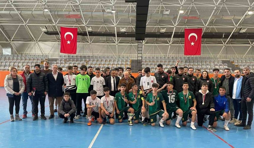 Bayburt’ta gençler futsal müsabakaları sona erdi