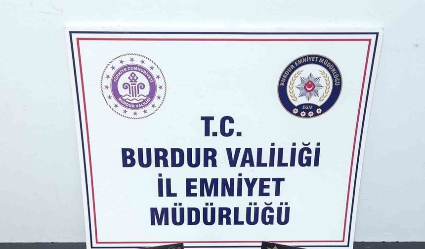 Burdur’da minibüste üzerinden uyuşturucu ile yakalanan şüpheli tutuklandı