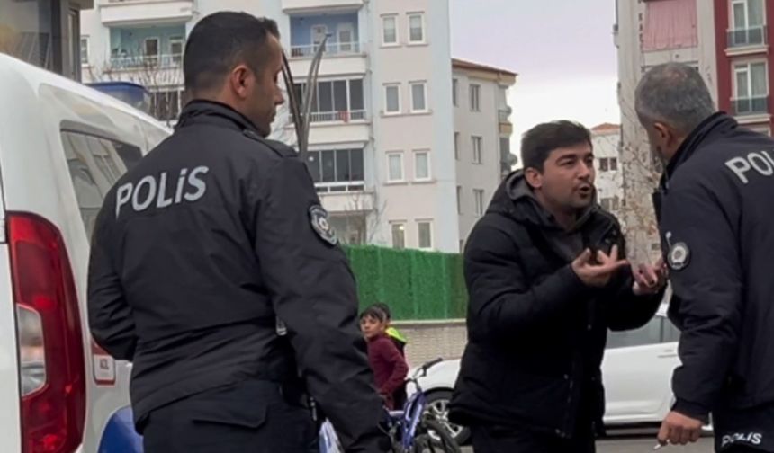 Gözaltına alınmak istenen şahıs, “Beni döv” diye polis memuruna yalvardı