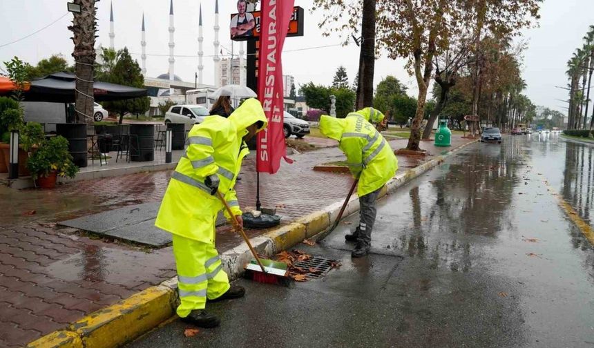 Mersin’de şiddetli yağışa karşı MESKİ ekipleri teyakkuzda