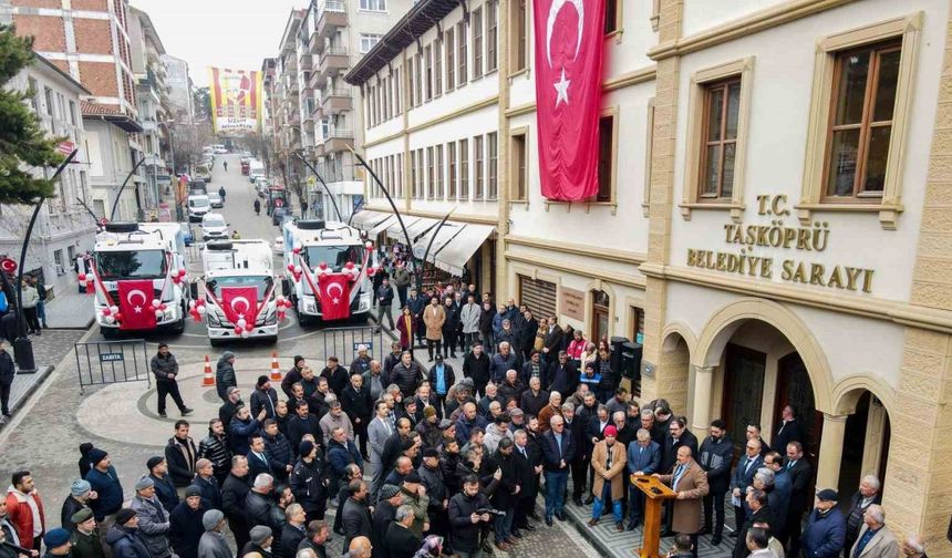 Taşköprü Belediyesine hibe edilen çöp kamyonları törenle hizmete alındı