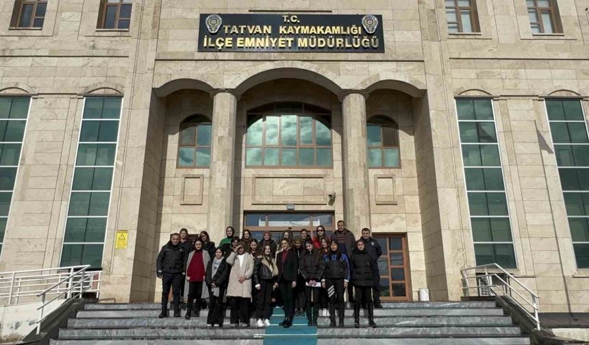 Tatvan’da “Polislik hayalime ilk adım” projesi kapsamında etkinlik düzenlendi