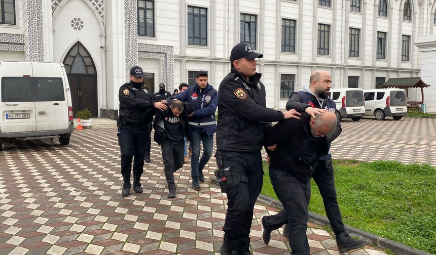 Sadece gözleri gözüküyordu, Sakarya'da fabrika soyan hırsızlar yakalandı!