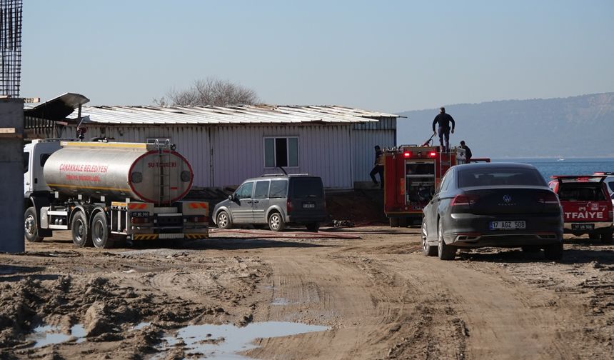 Çanakkale'de işçilerinin kaldığı barakada çıkan yangın söndürüldü