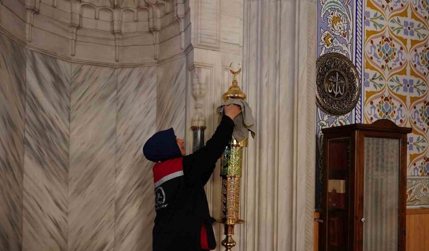 63 Mahallede camilere hizmet götürülüyor