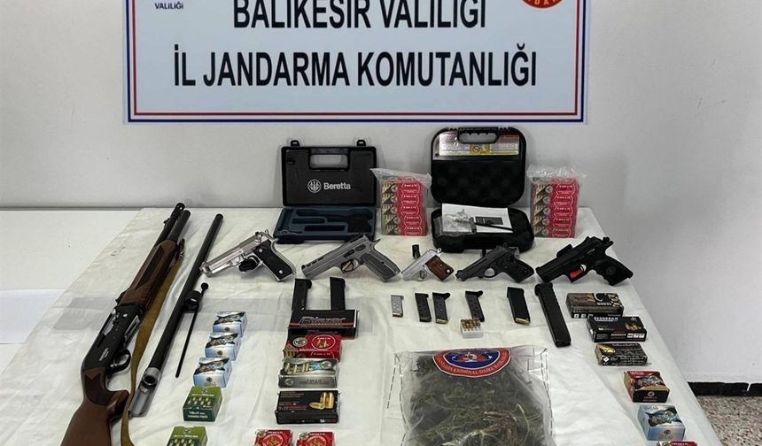 Balıkesir’de yasa dışı silah ve mühimmat ticaretine 3 gözaltı