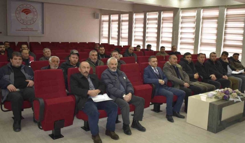 Bayburt’ta canlı hayvan nakli yapan nakil aracı sürücülerine ve bakıcılarına eğitim verildi