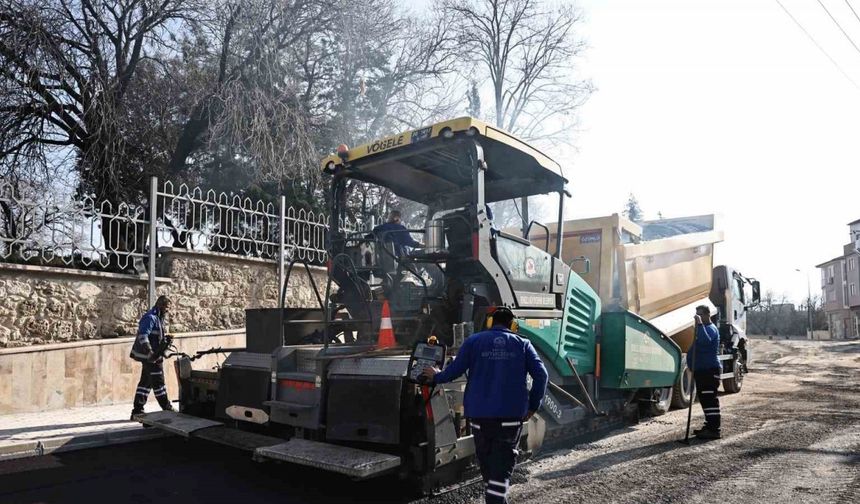 Denizli Büyükşehir Belediyesinin yol yapım çalışmaları hız kesmeden devam ediyor