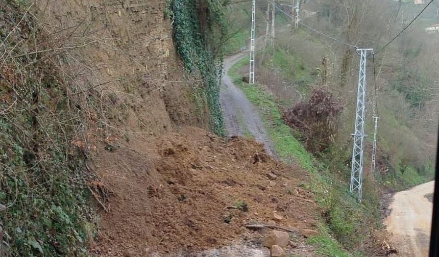 Düzce’de heyelandan kapanan yol açıldı