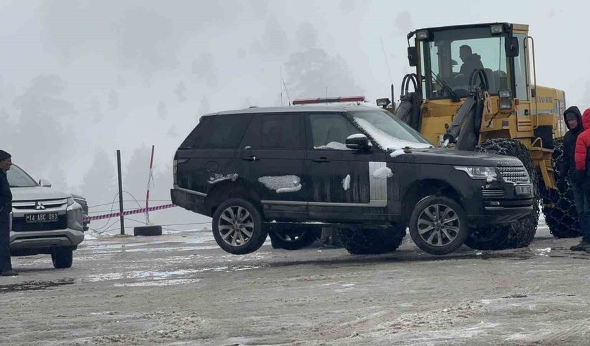 Grand Kartal Otel’de park halindeki araçlar kaldırılıyor