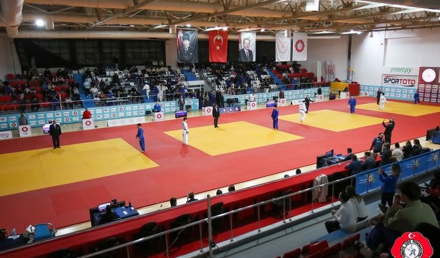 Judoda Denizlili Nazifhan Özen Türkiye Milli Takımına seçildi