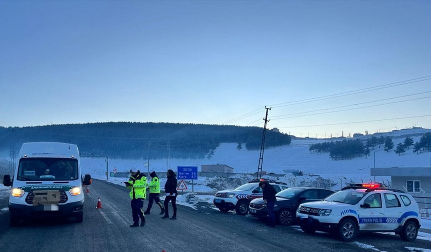 Kars’ta jandarma, şok yol uygulamalarını sürdürüyor