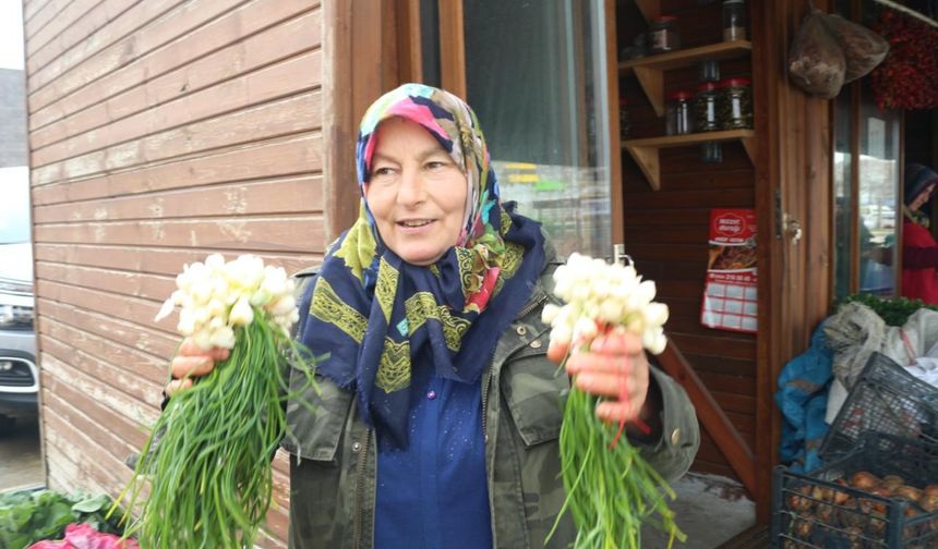 Köy hayatı şehirdeki pazarlarla ayakta kalıyor