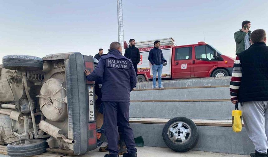 Malatya’da kontrolden çıkan Tofaş devrildi