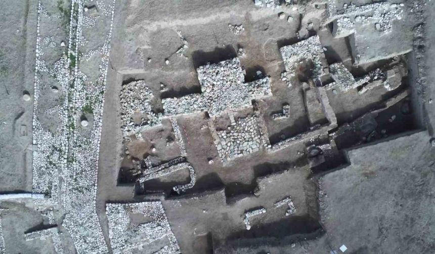 Oluz Höyük’te keşfedilen tarihi tapınakların inşasında kullanılan gizemli taşlar araştırılıyor