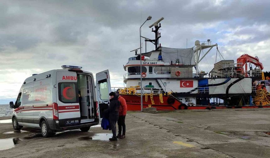 Sinop açıklarında gemide düşen balıkçı yaralandı