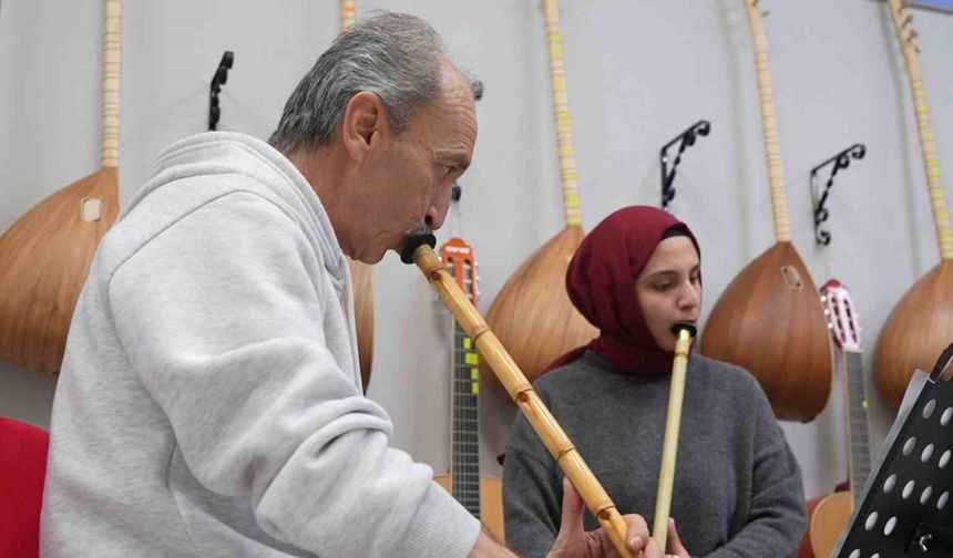 Tasavvuf musikisini gençlerle buluşturan neyzen: Hem üretiyor hem öğretiyor