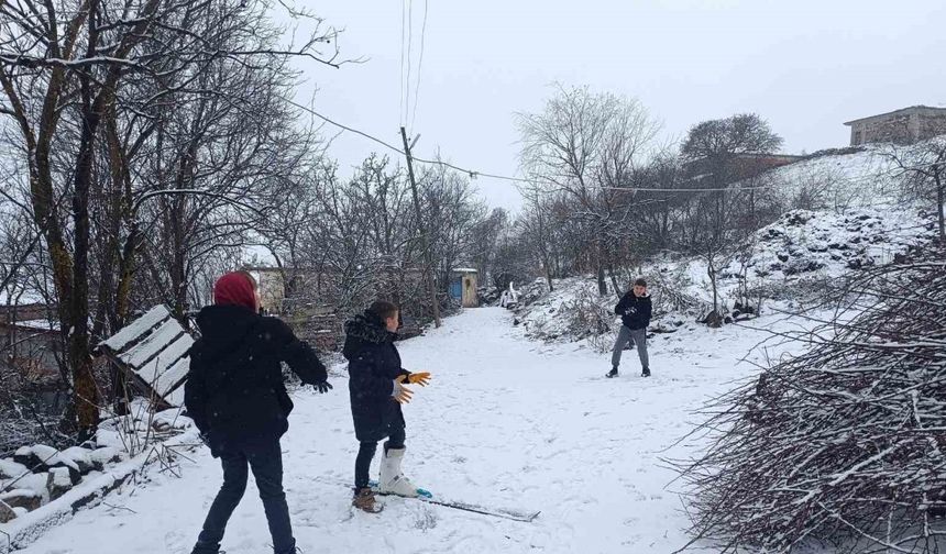 Tokat’ta yarıyıl tatili karla renklendi