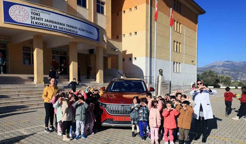 Vali Akbıyık çocukların TOGG talebini geri çevirmedi