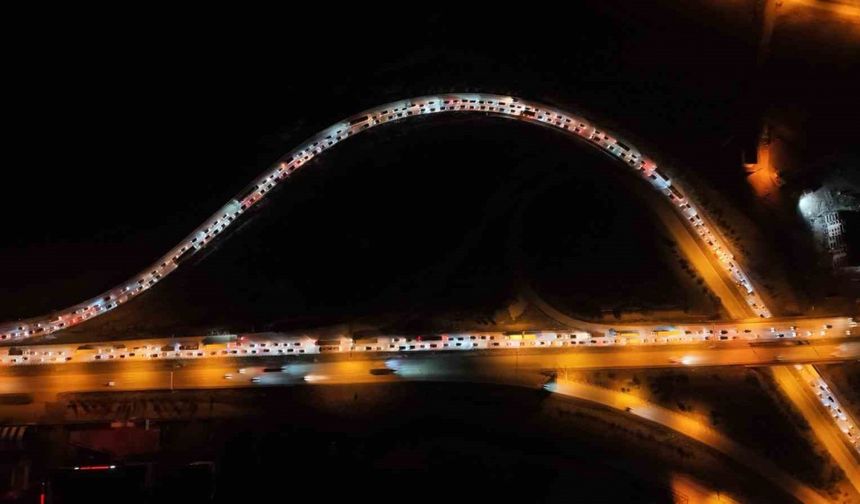 Yarıyıl tatili başladı, 43 ilin geçiş noktasında trafik yoğunluğu arttı: Araç trafiği havadan görüntülendi