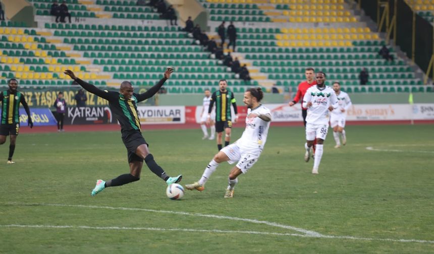 Trendyol 1. Lig: Şanlıurfaspor: 0 - Sakaryaspor: 1 - MAÇTAN KARELER