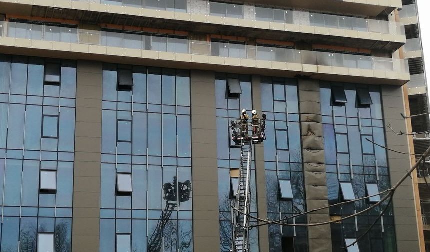 Sarıyer'de otel inşaatında çıkan yangın söndürüldü