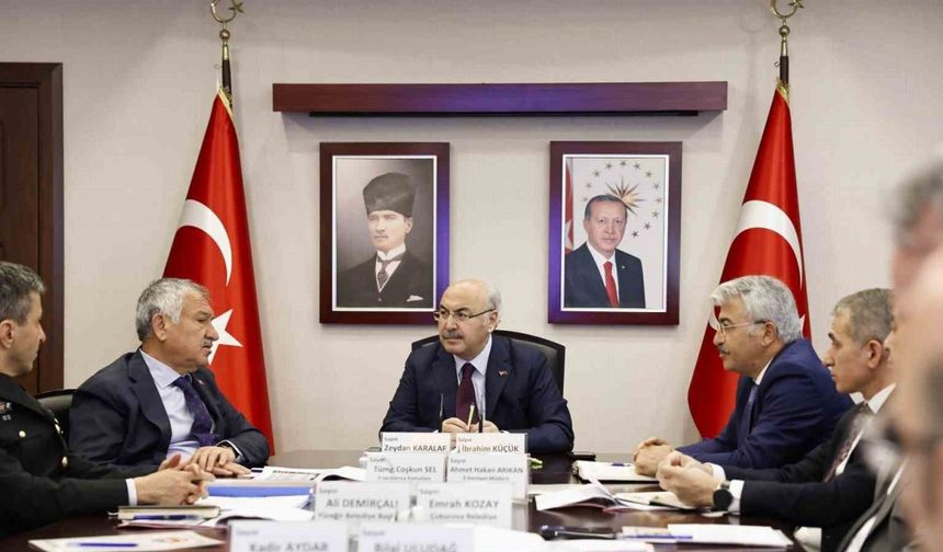 Adana Valisi Köşger:" Tüm belediyelerimiz kendi barınaklarını en kısa sürede inşa edecek"