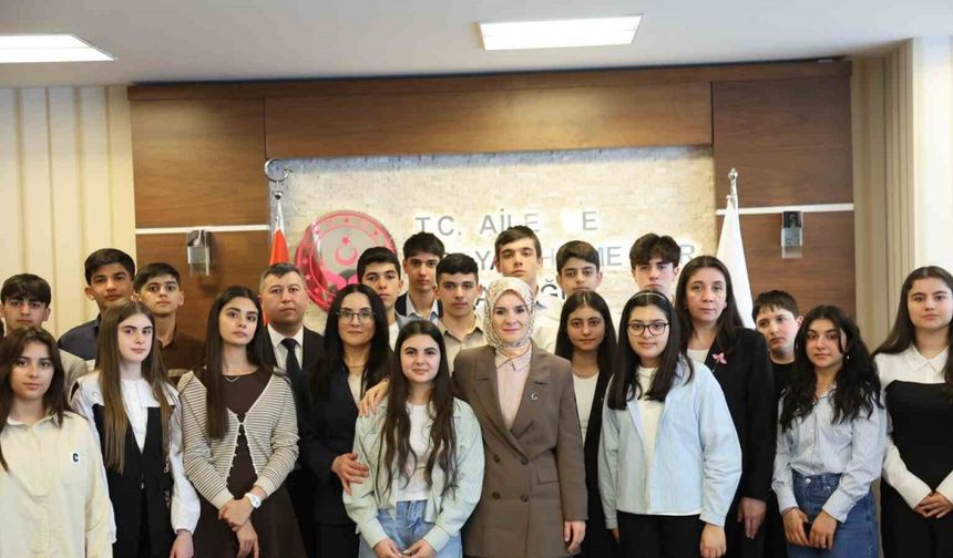 Aile ve Sosyal Hizmetler Bakanı Göktaş, Azerbaycan’dan gelen şehit çocuklarıyla buluştu