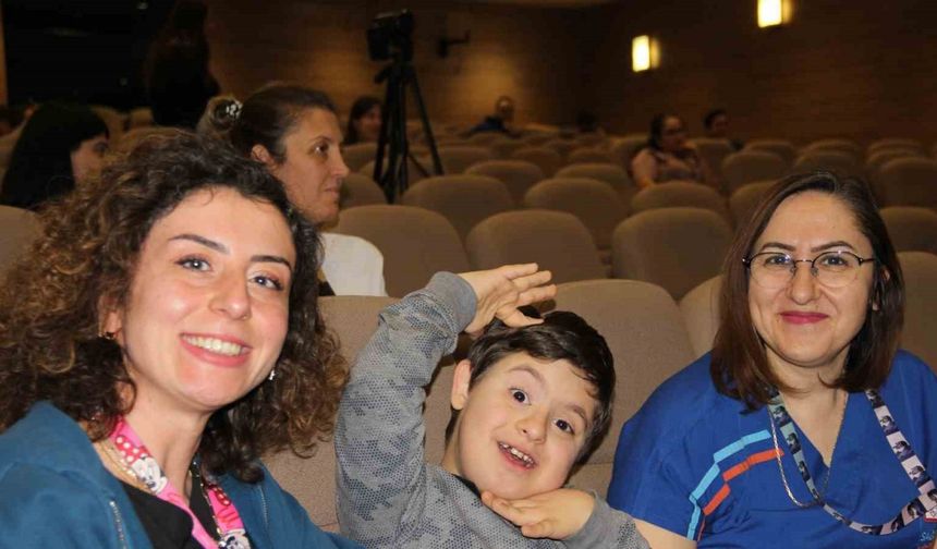 Akademisyenler ve uzman doktorlar, down sendromu konusunda bilgilendirme yaptı