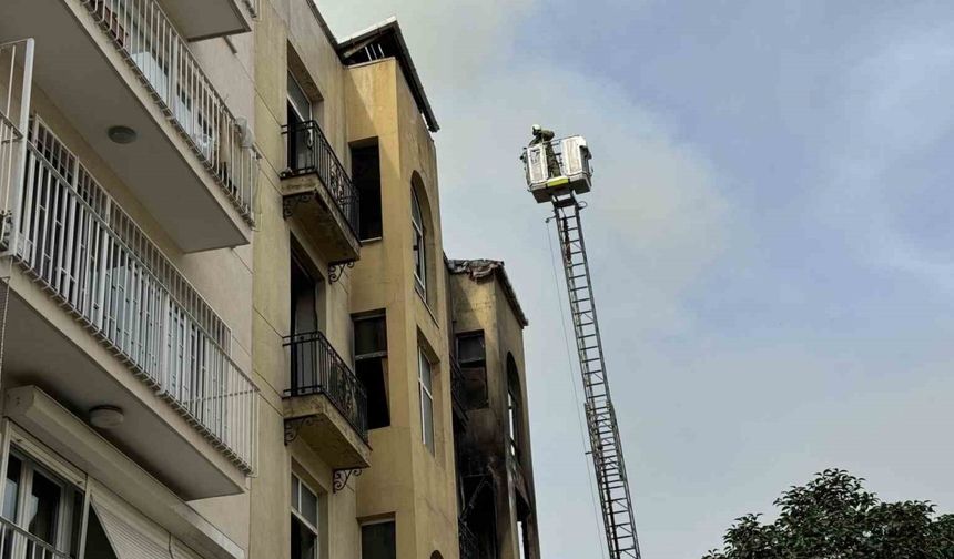 Beyoğlu’nda 5 katlı metruk binada korkutan yangın