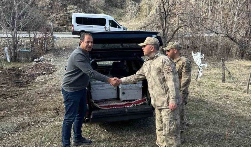Bingöl’de çalınan arı kovanları sahibine teslim edildi