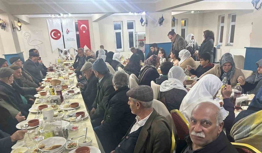 Bulanık’ta yaşlılar iftar yemeğinde bir araya geldiler