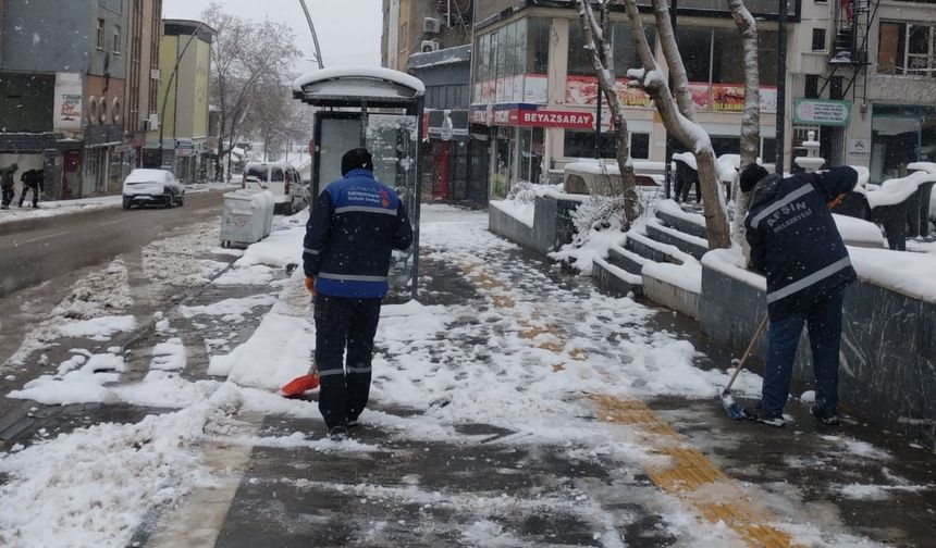 Kahramanmaraş’ın kuzey ilçelerinde kar temizliği