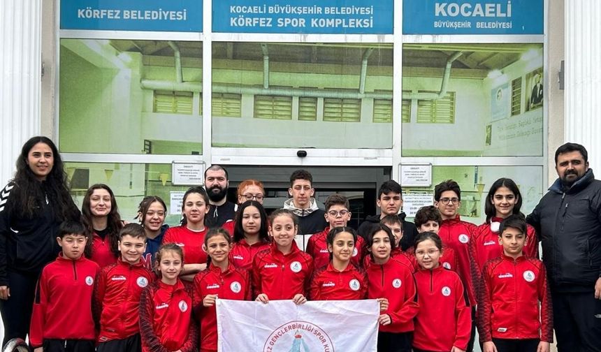 Körfezli genç yüzücüler Kırklareli’de destan yazdı