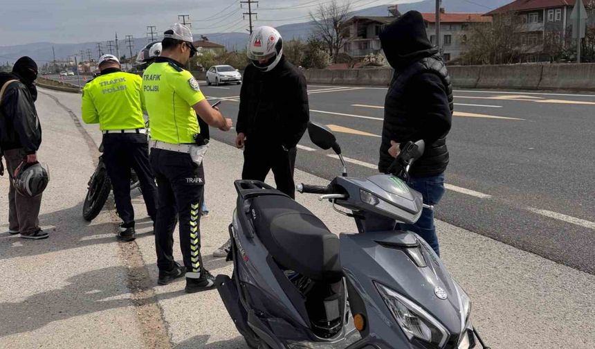 Kural tanımayan motosikletlilere ceza yağdı