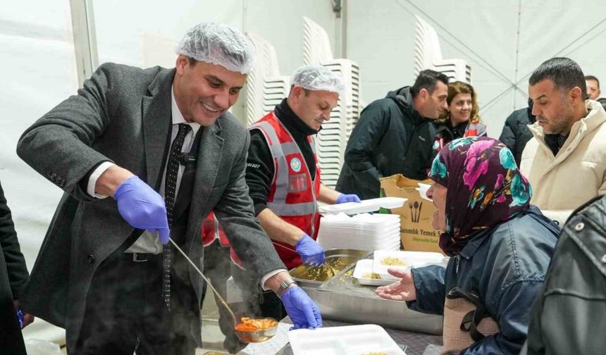 Manisa Büyükşehir Belediyesinden 10 bini aşkın kişiye sıcak yemek desteği