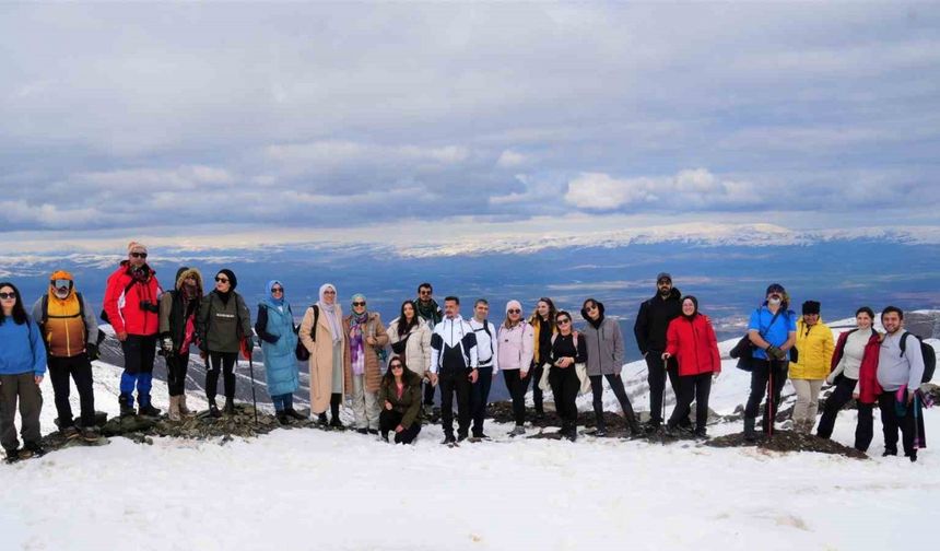 Muş’ta doğaseverler zirveye tırmandı