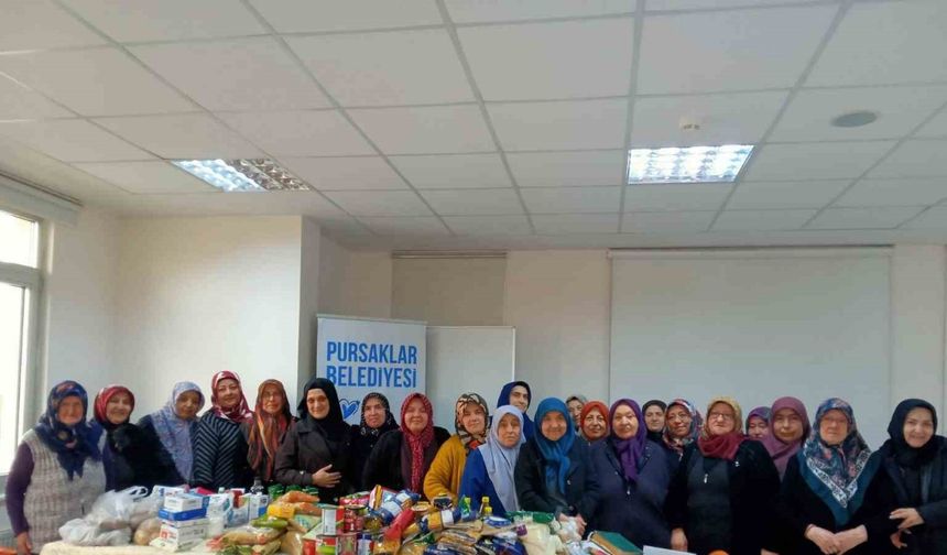 Pursaklar’ın hanımlarından ihtiyaç sahiplerine Ramazan yardımı
