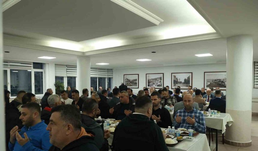 Vali Hacıbektaşoğlu, Özel İdare personeli ile iftarda buluştu