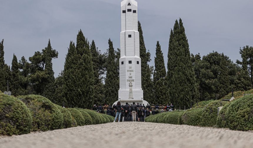 Çanakkale Kara Savaşları'nın 110. yılı dolayısıyla Fransız Askeri Mezarlığı'nda tören düzenlendi