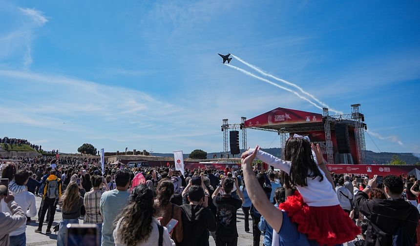 SOLOTÜRK Çanakkale semalarında gösteri uçuşu yaptı
